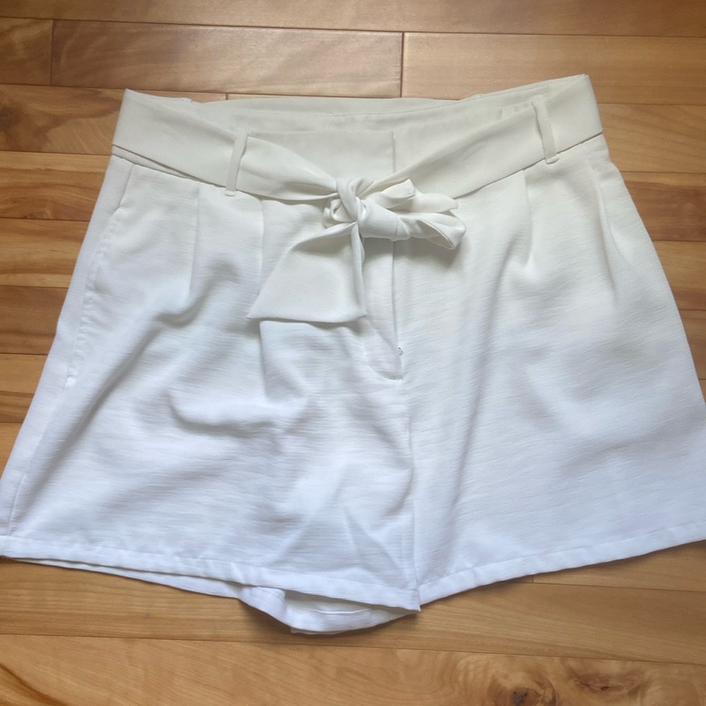 Classy white shorts, size 8.